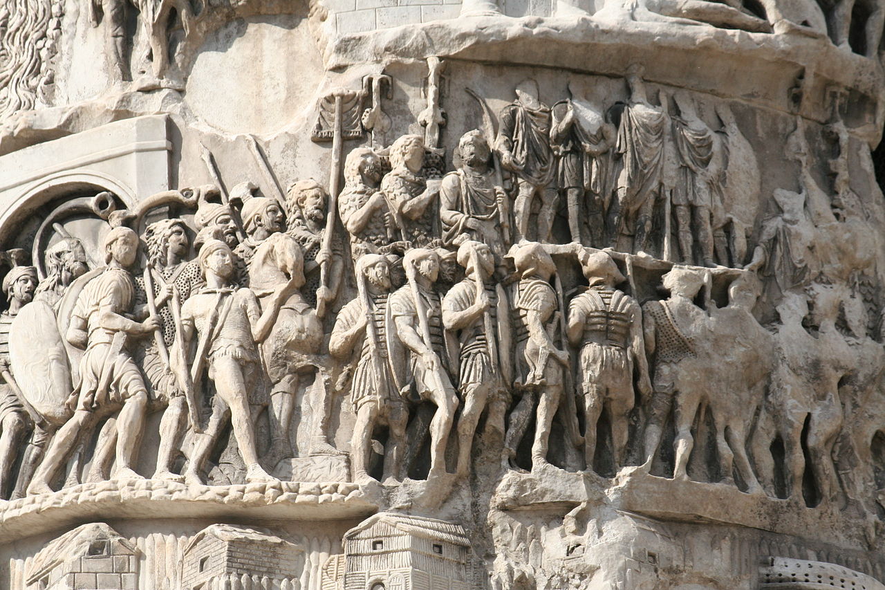 Militari romani in marcia, scolpiti sulla Colonna di Marco Aurelio a Roma