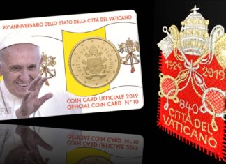 Un sorridente papa Bergoglio sulla coincard per il 90° dello Stato