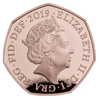 Quattro monete per Sherlock Holmes: il dritto con Elisabetta II coronata