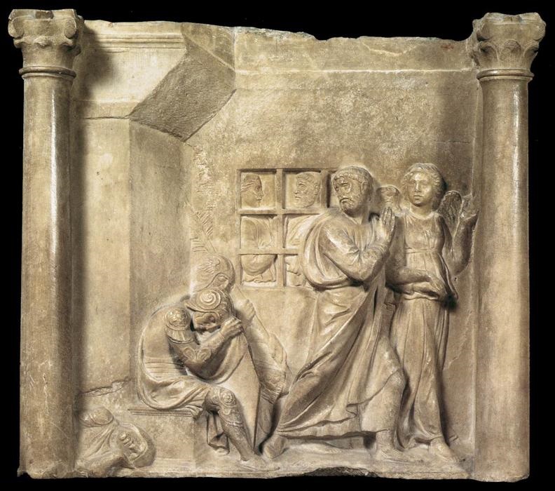 Pietro liberato dall'Angelo in un frammento in marmo di Luca Della Robbia cnservato al Bargello di Firenze