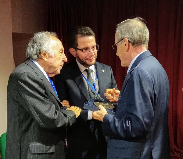 Da sinistra Aldo Luisi, Luca Lombardi e Giancarlo Alteri al termine della cerimonia di premiazione svoltasi a Monte Sant'Angelo