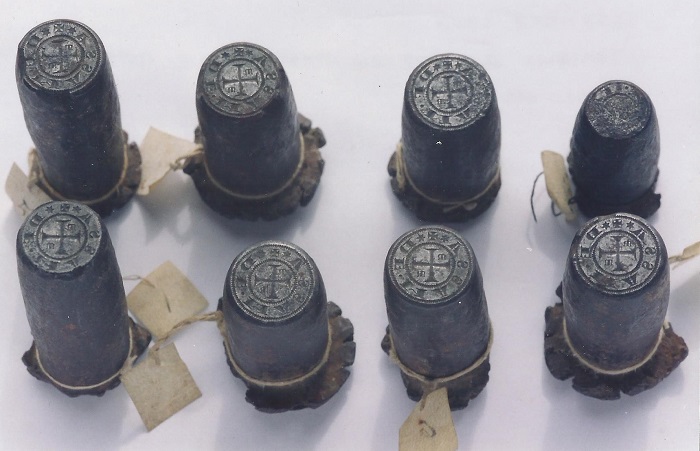 Gli otto coni per monete massetane rinvenuti anni fa presso i Musei Civici di Siena