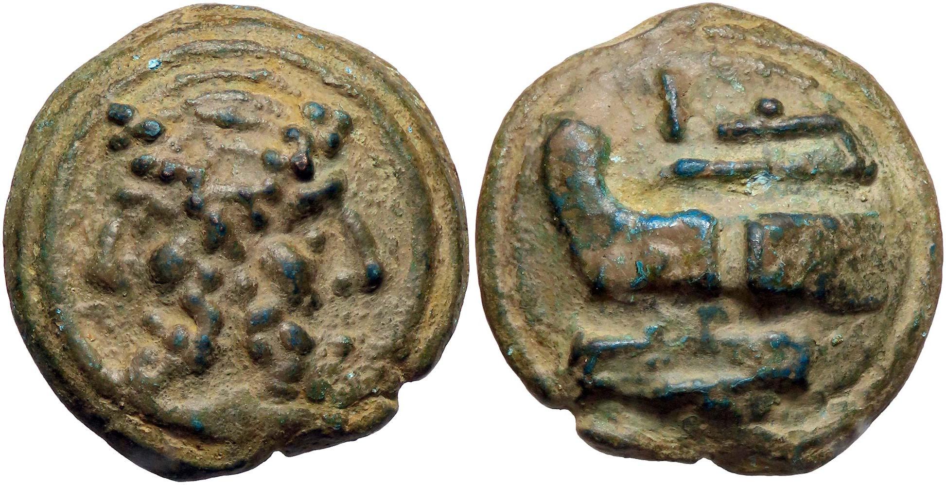 Un magnifico esemplare di "aes grave" fuso a Roma (289-225 aC); al dritto la resta di Giano bifronte e al rovescio la "prora navis" rivolta a sinistra, con segno di valore I (Ae, g 79,15)