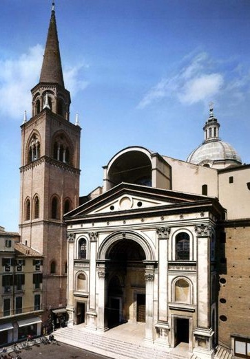La basilica di Sant'Andrea a Mantova custodisce i Sacri Vasi