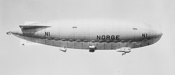 Il dirigibile "Norge N-1" era lungo ben 106 metri e aveva un volume di 16 mila metri cubi; riempito di idrogeno, era spinto da sei motori da 245 cavalli ciascuno e sorvolò il Polo Nord il 12 maggio 1926 al comando di Umberto Nobile