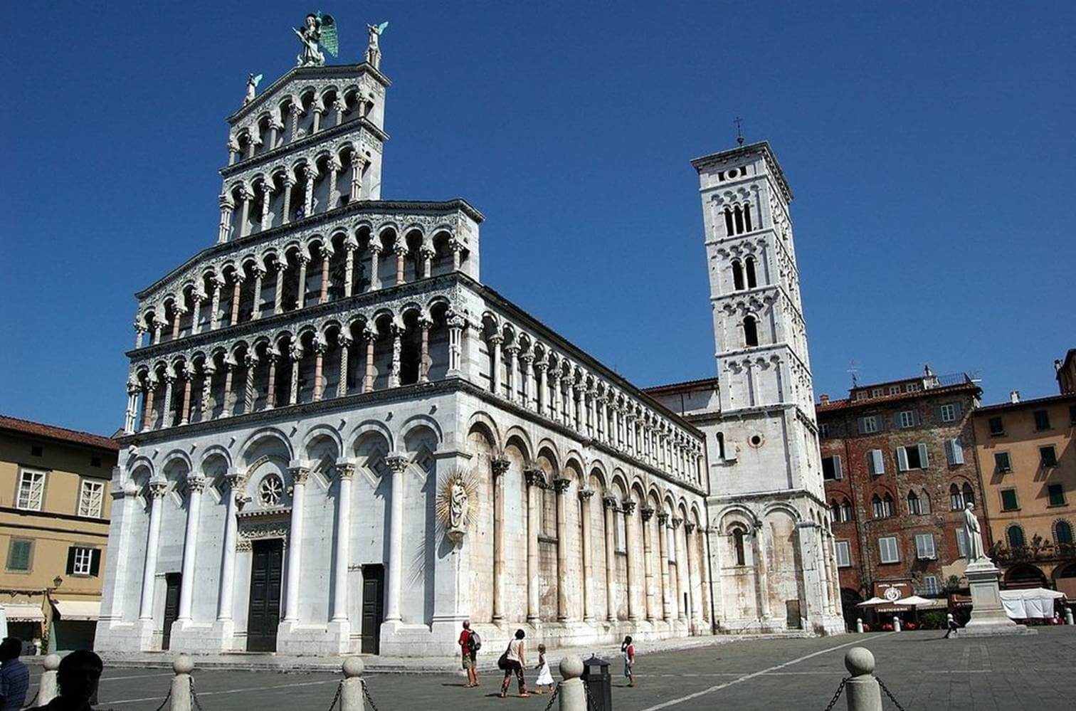 In esilio da Firenze, Dante peregrinò per varie città fra cui Lucca