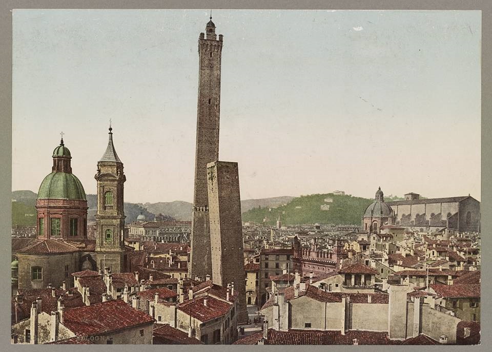 La Bologna di metà XIX secolo è una città ancora fiorente e la nascita della Banca Pontificia per le Quattro Legazioni rappresenta un tentativo di rendere più vitale ed efficiente la circolazione dei capitali