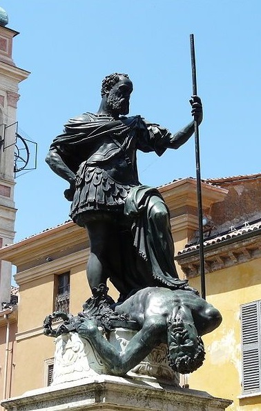 La magnifica statua fusa nel bronzo da Leone Leoni e raffigurante Ferrante Gonzaga