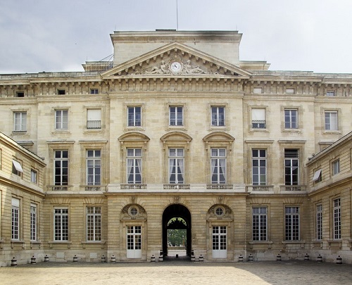 La sede storica della Monnaie de Paris, al numero 11 di Quai de Conti, ospita anche il museo numismatico dell'officina monetaria