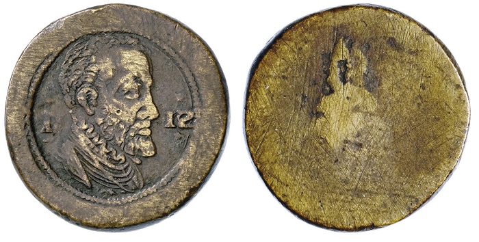 Un "classisco" peso per il ducatone d'argento di Filippo II: uniface, riporta al dritto un ritratto del sovrano e il numerale 1 | 12 che indica il valore della moneta, 112 soldi per l'appunto