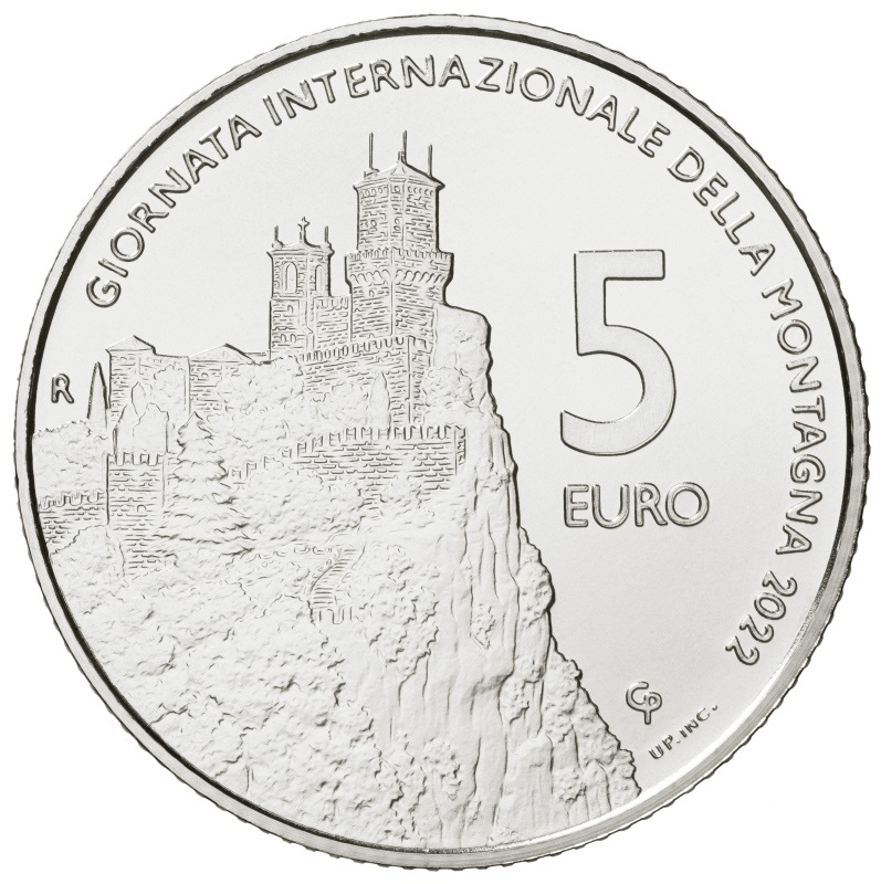 La Prima Torre, o "Guaita", sul rovescio dei 5 euro in argento che Chiara Principe ha modellato per San Marino a impreziosire la divisionale 2022 in vendita dal 26 luglio