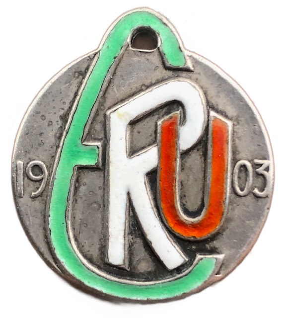 La sigla ERU sta per Esposizione regionale Udine, evento che si svolse nel 1903 nella città friulana sulla falsariga di numerose altre fiere campionarie realizzate in Italia
