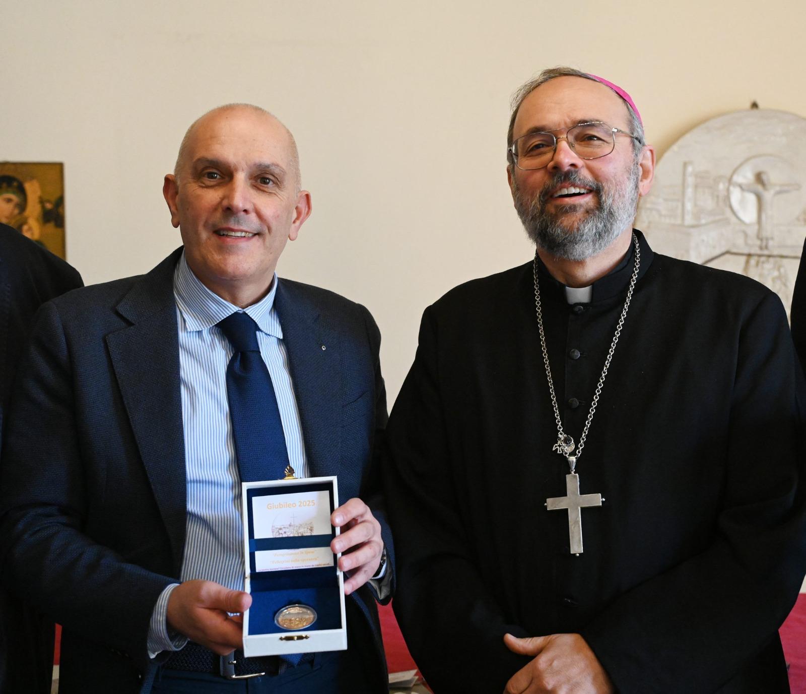 medaglia del giubileo anno santo 2025 pellegrini di speranza papa francesco vaticano colelgio dei monetieri lucca oro argento bronzo tiratura limitata